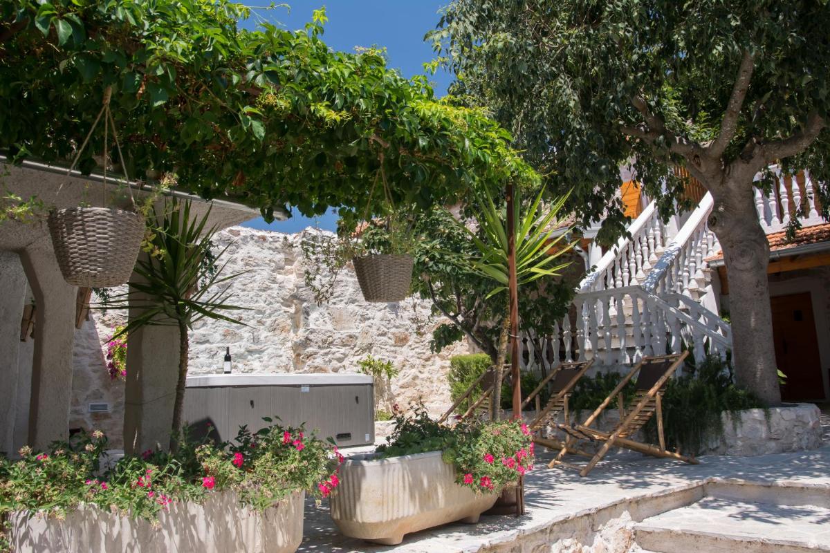 Holiday Home Sudinjevi Dvori - Housity