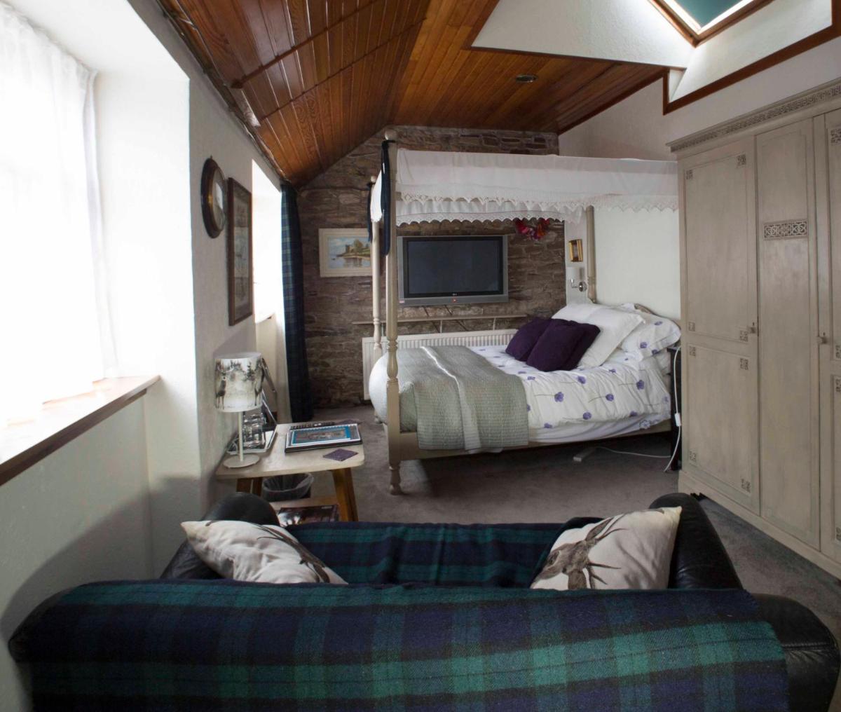 Langside Bed and Breakfast - Housity