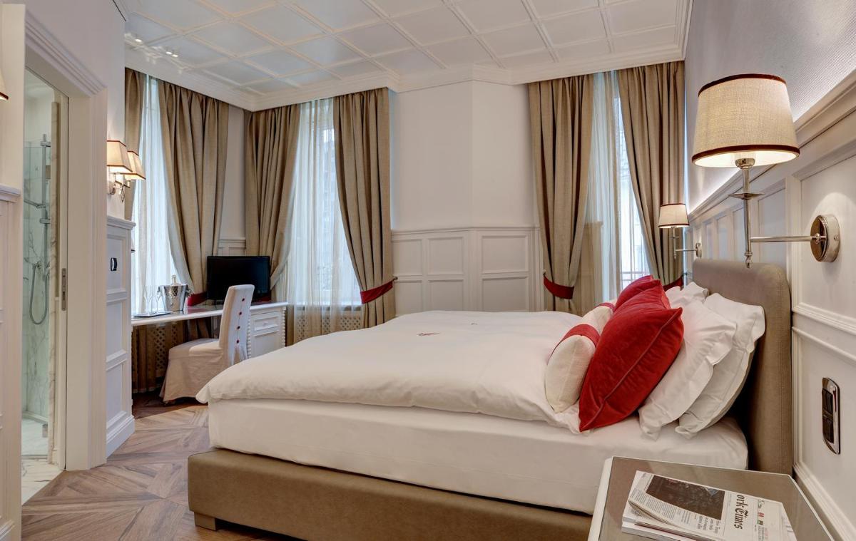 Un ou plusieurs lits dans un hébergement de l'établissement Grand Hôtel des Alpes