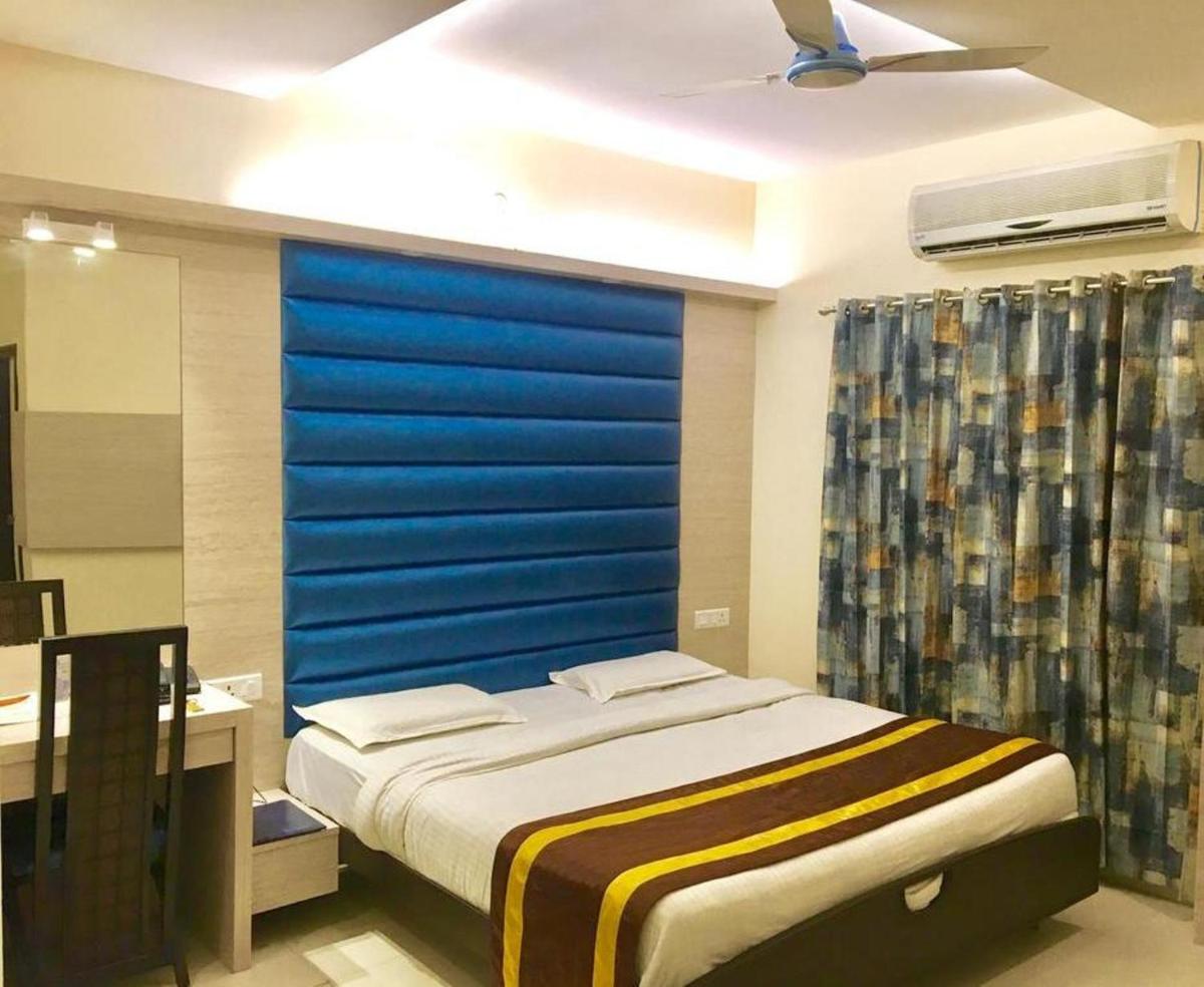 Hotel CJ International - Housity