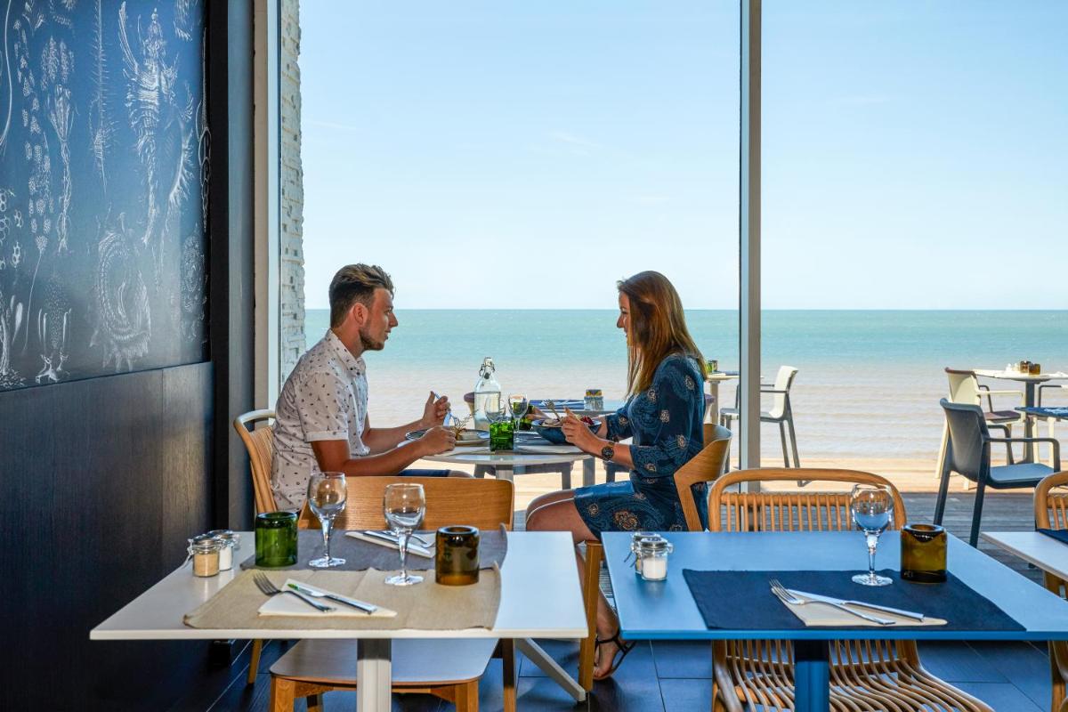 Vue générale sur la mer ou vue sur la mer prise depuis l'hôtel