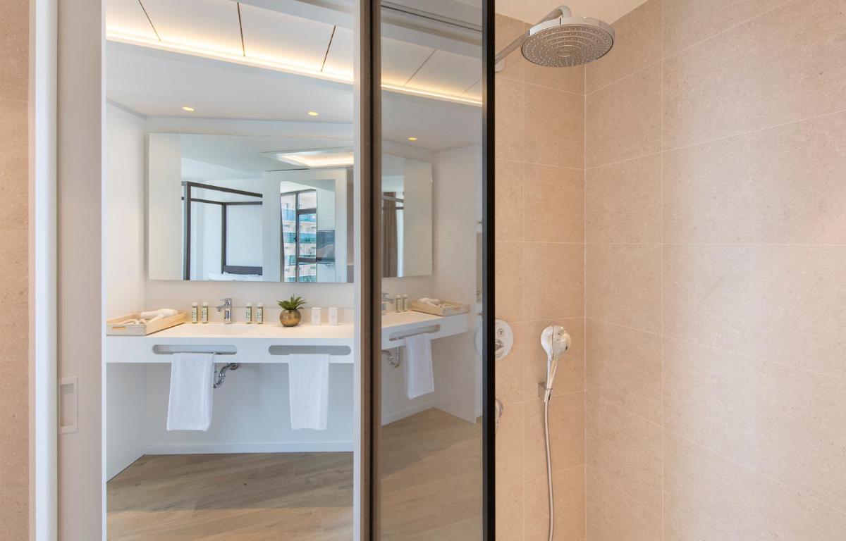 Un baño de Golden Costa Salou - Adults Only 4* Sup