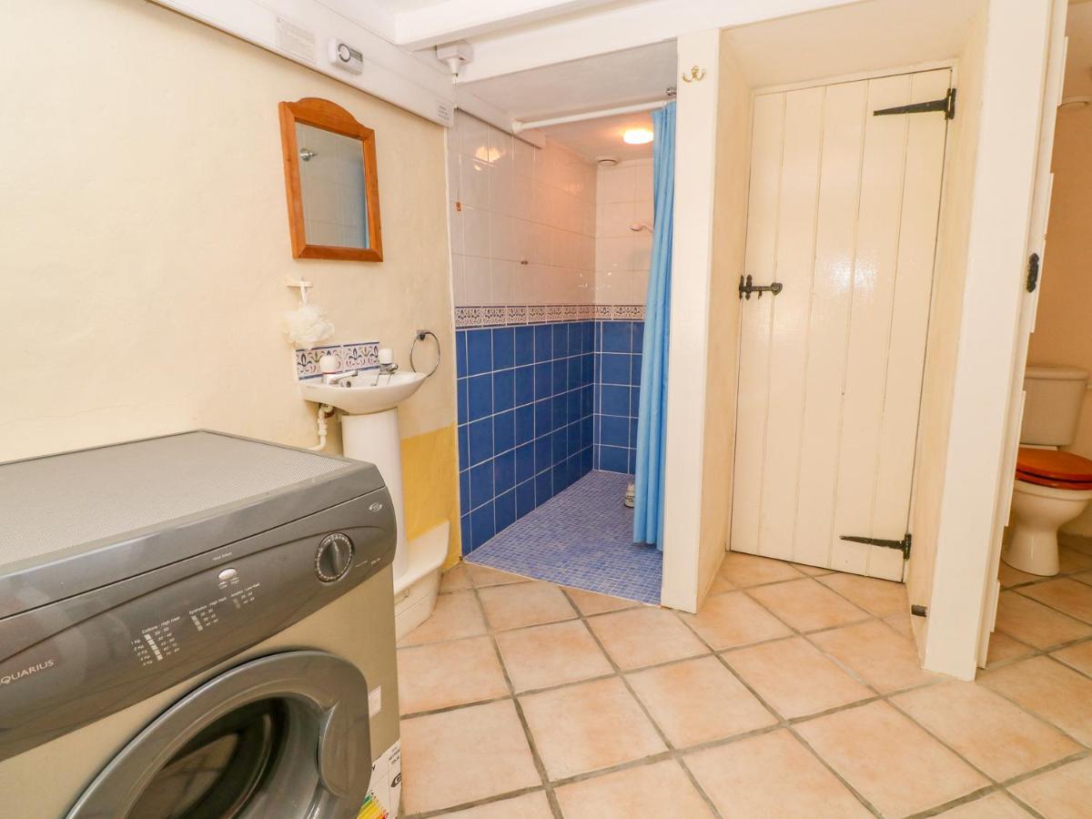 The Thatched Cottage - Housity