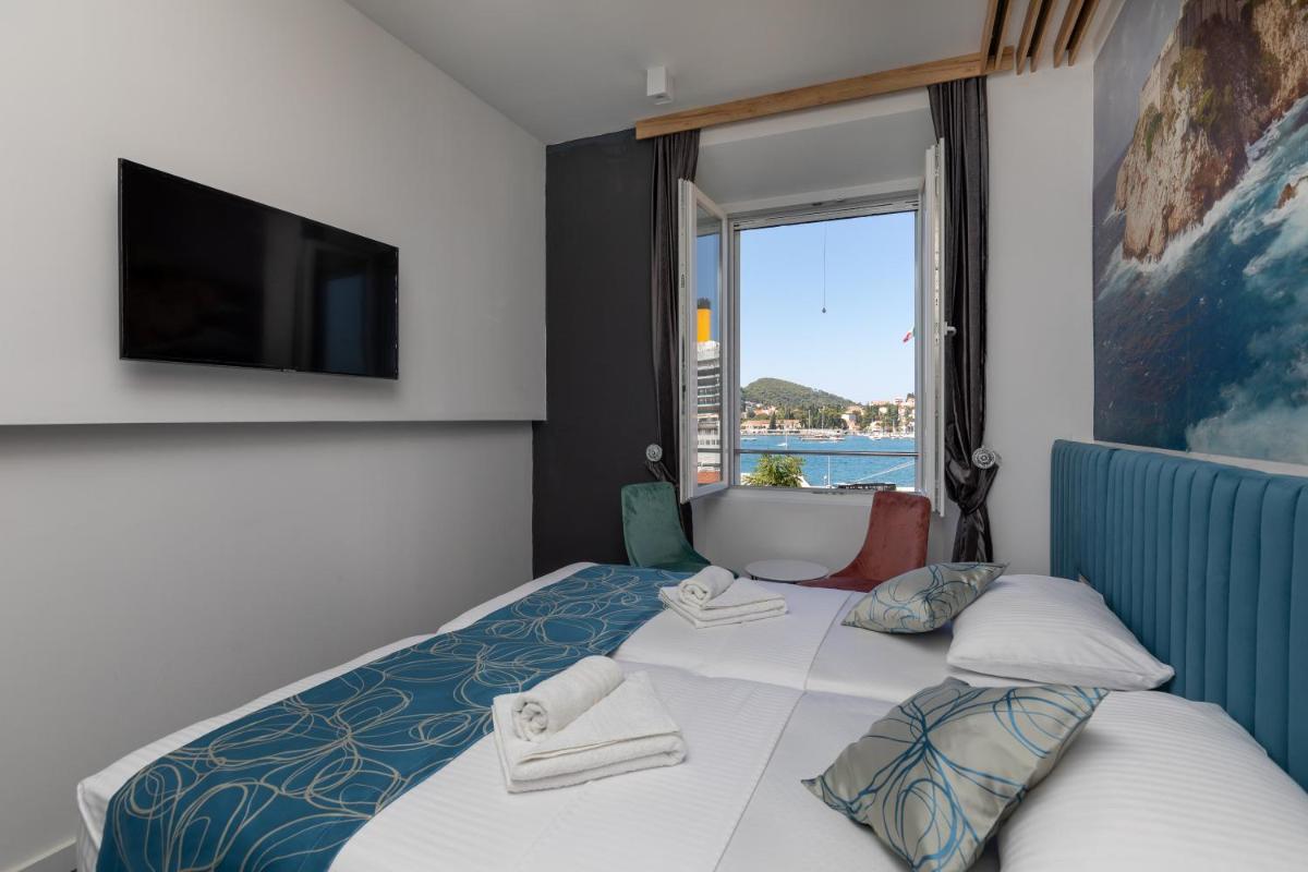Apartments and Rooms Villa Naida - Housity
