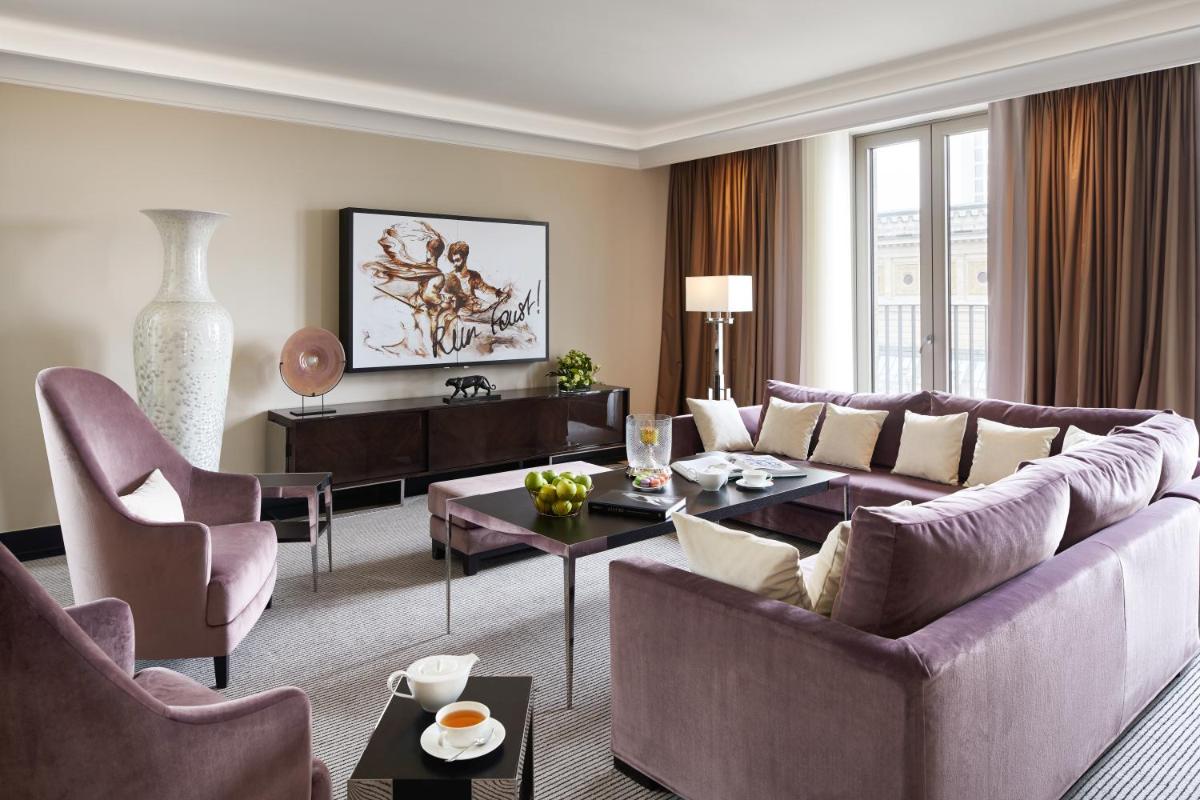 Ein Sitzbereich in der Unterkunft Sofitel Frankfurt Opera