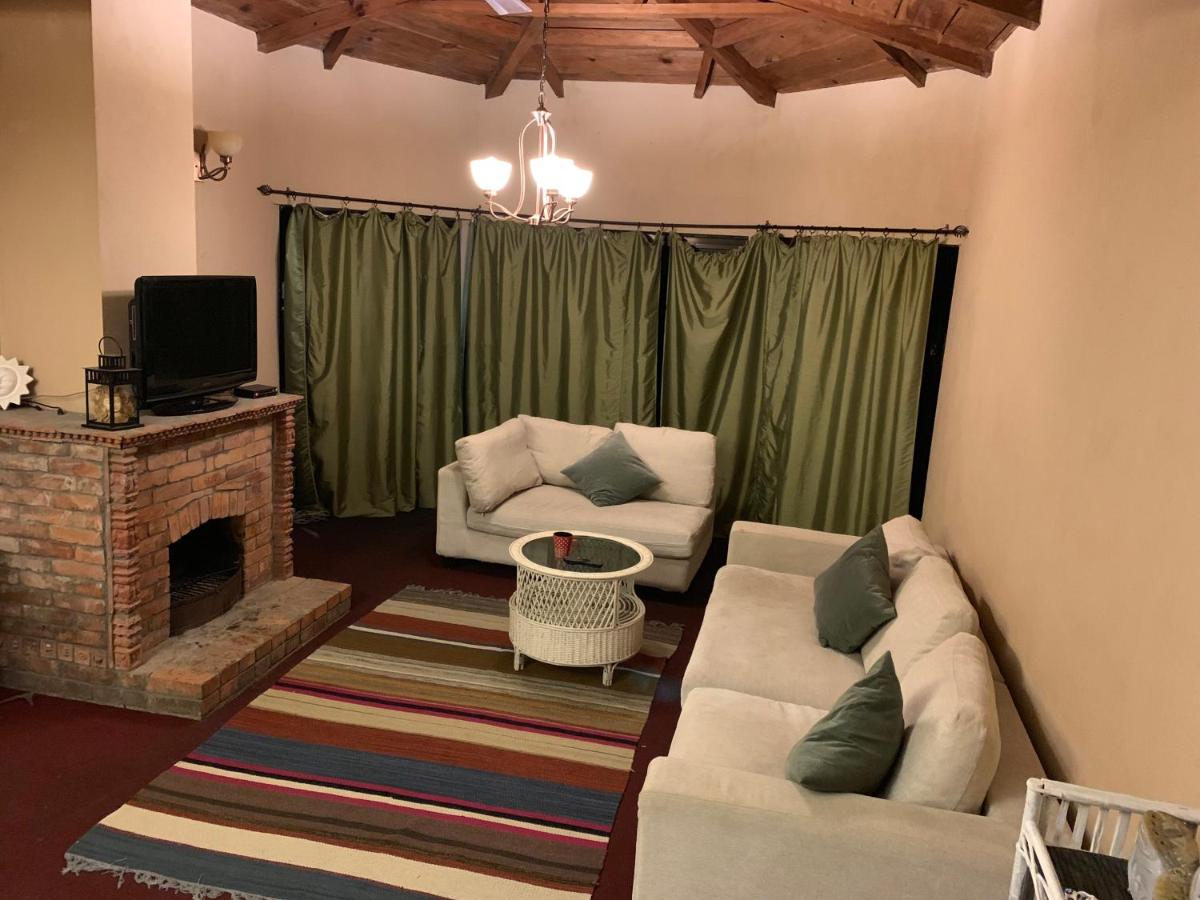 The Lakeview House with Private Pool - Housity
