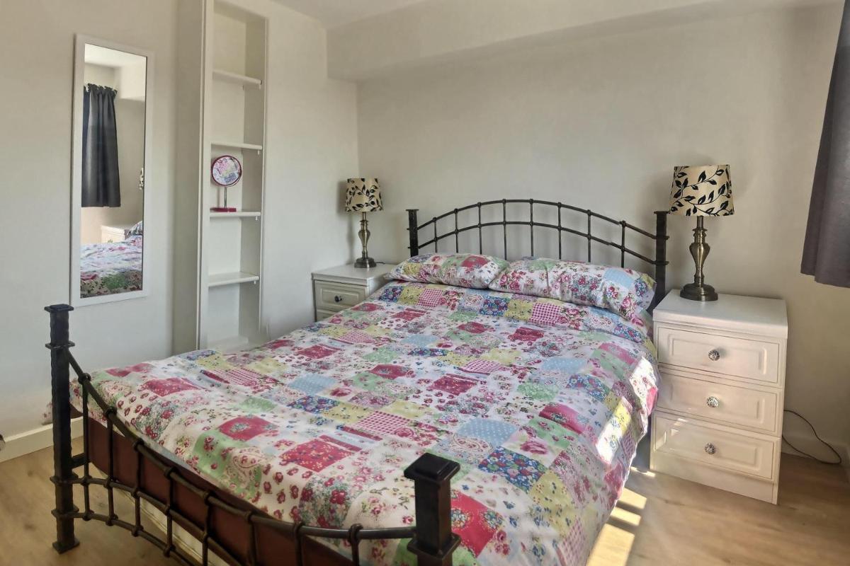 Home-from-Home - Self Catering Garden Apartment, Waterlooville - Housity