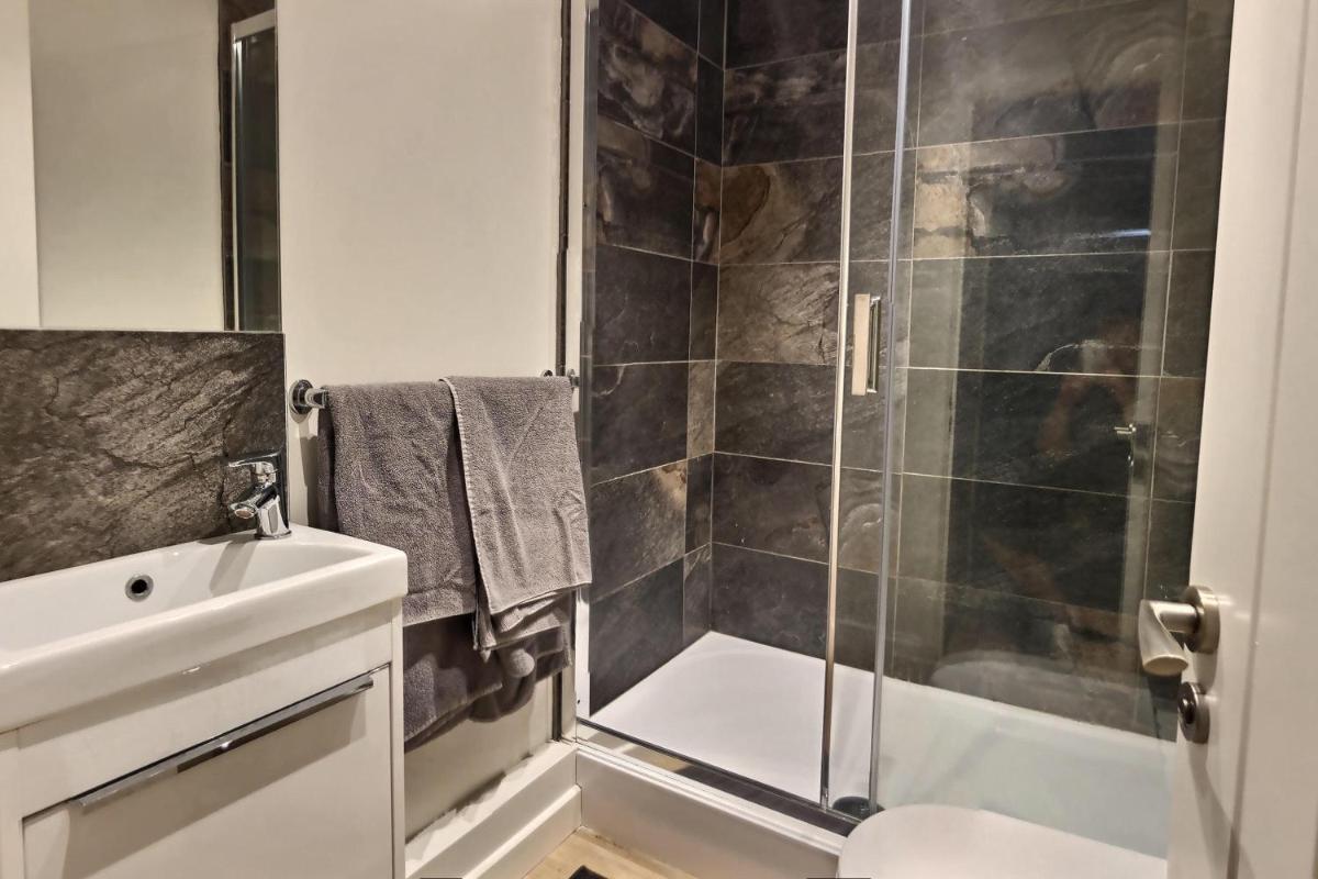 Home-from-Home - Self Catering Garden Apartment, Waterlooville - Housity