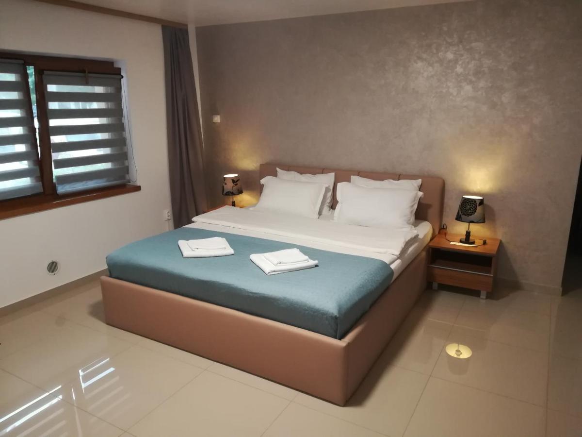 Aparthotel Iezer - Housity