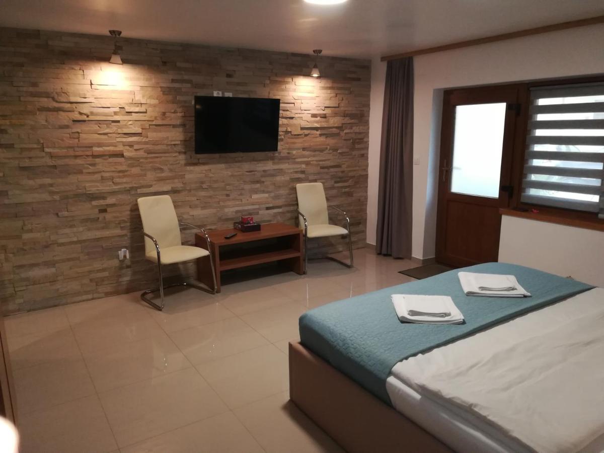 Aparthotel Iezer - Housity