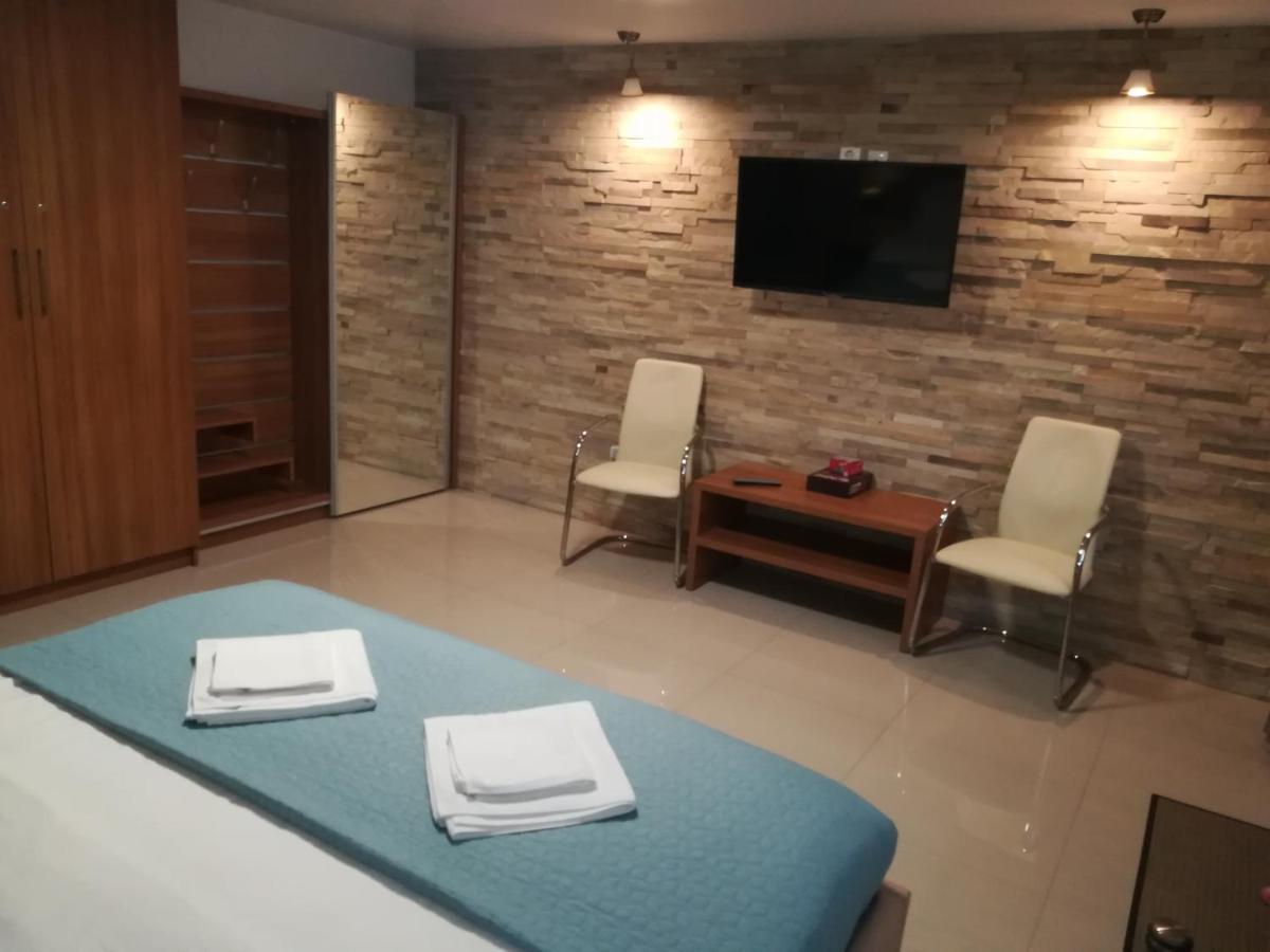 Aparthotel Iezer - Housity