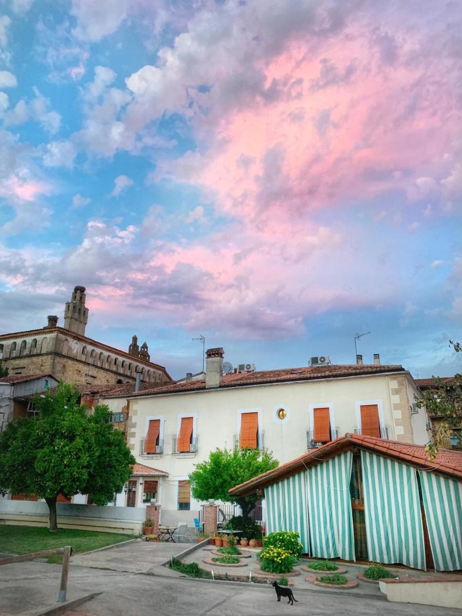 Hotel Rural La Casa De Pasarón - Housity
