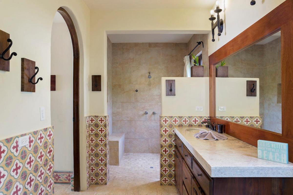 Fort Walker (Beachfront House+Studio) - Housity