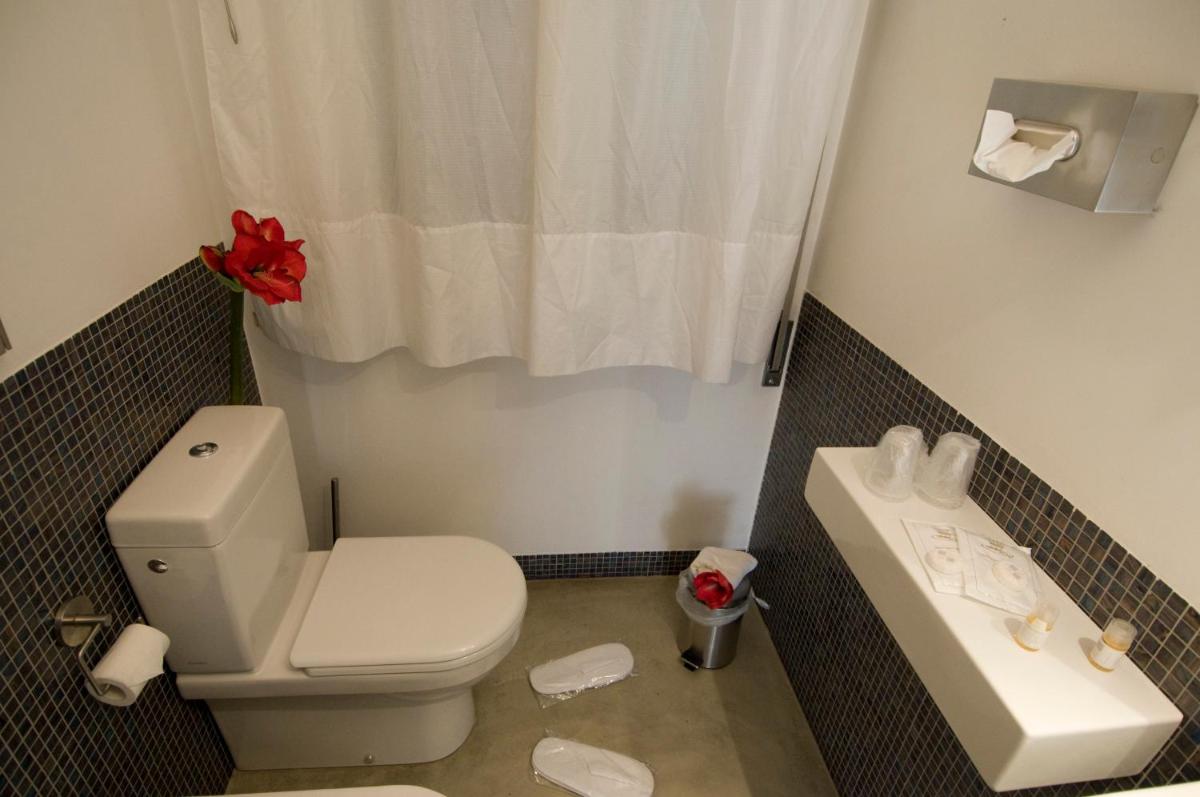 Hotel Angi - Housity