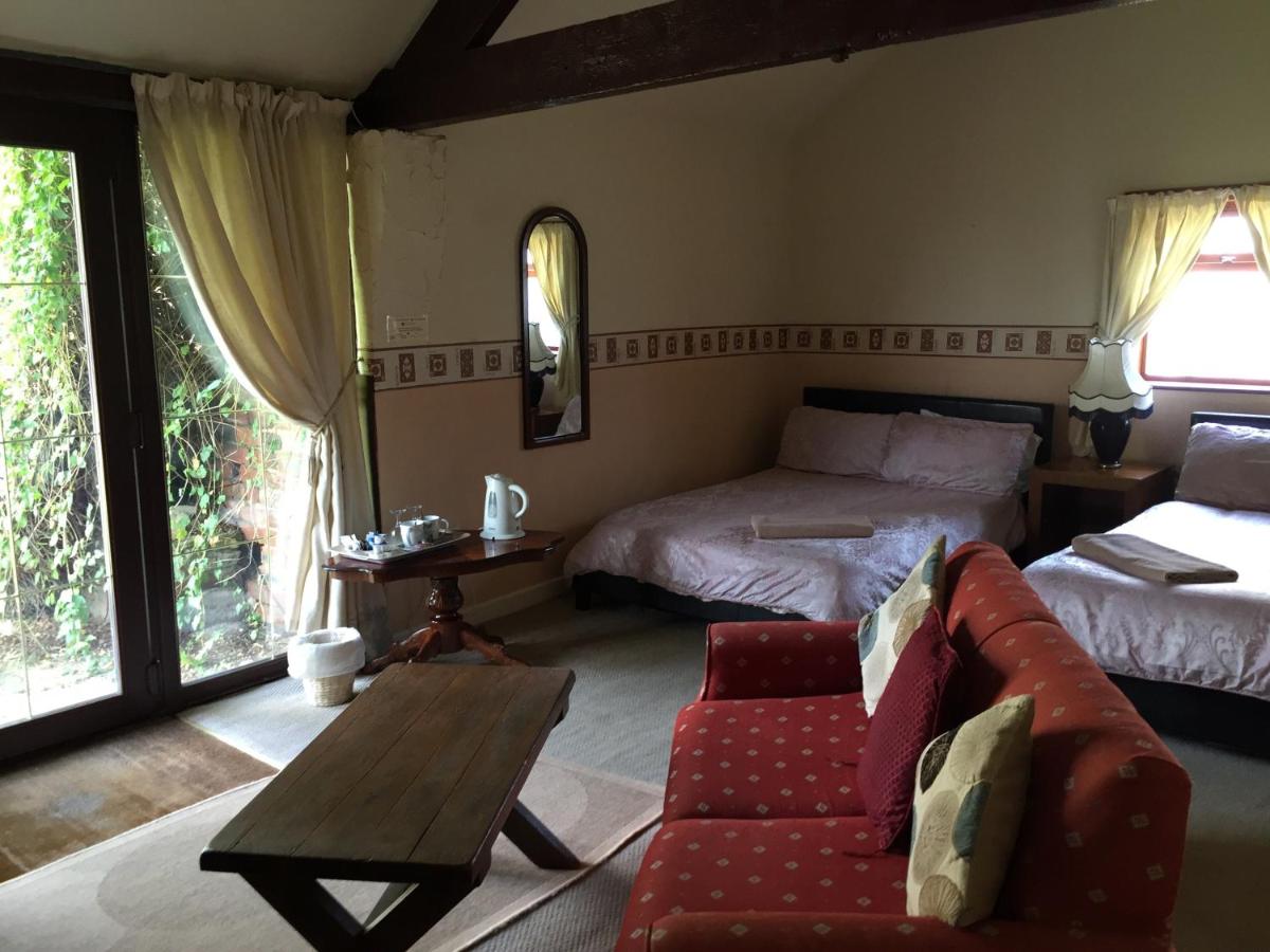 RolandsCroft Guest House - Housity