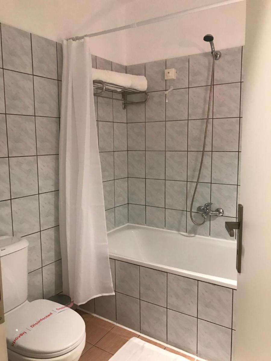 Pravi Hotel - Housity