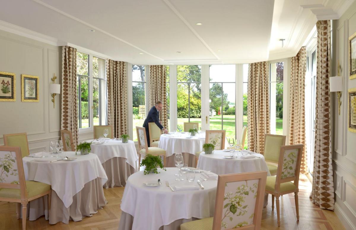 Chateau La Cheneviere - Housity