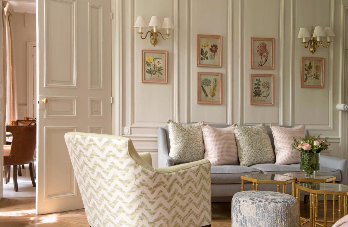 Coin salon dans l'établissement Chateau La Cheneviere