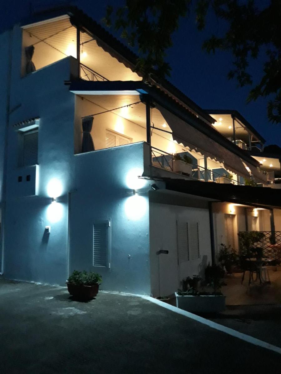 karavagelis rooms - Housity