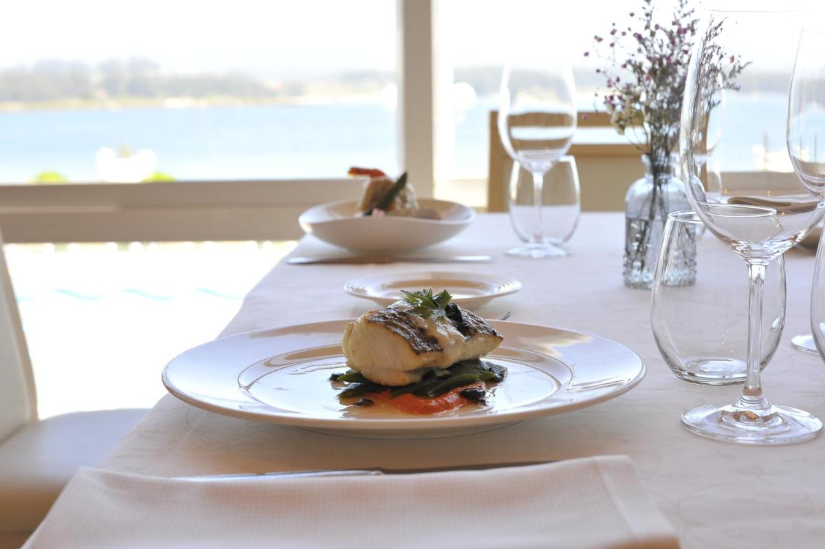 Comida en o cerca de este hotel