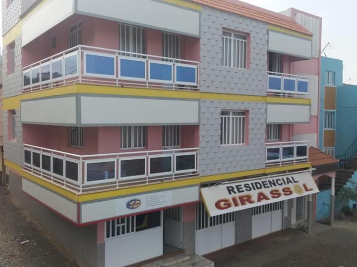 Suitetrails - Residencial Girassol, Lda
