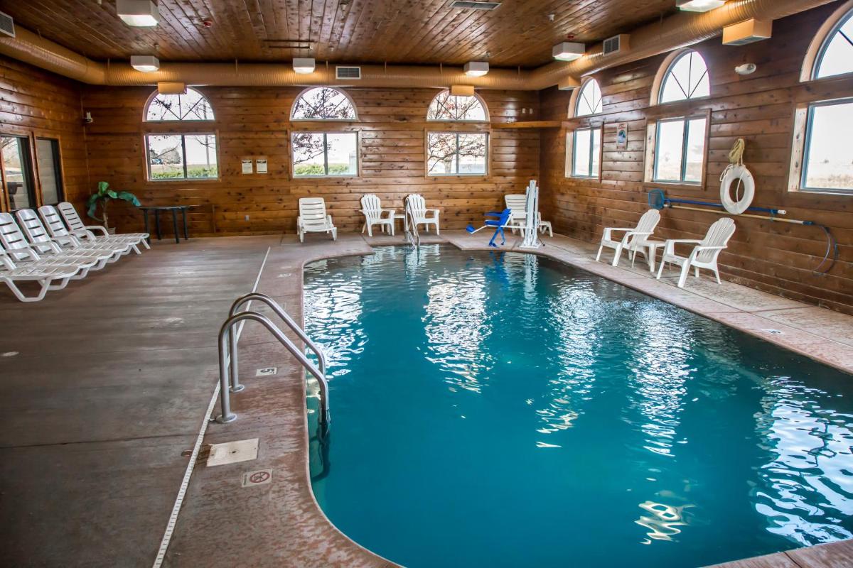 Quality Inn & Suites Loves Park near Rockford - Housity
