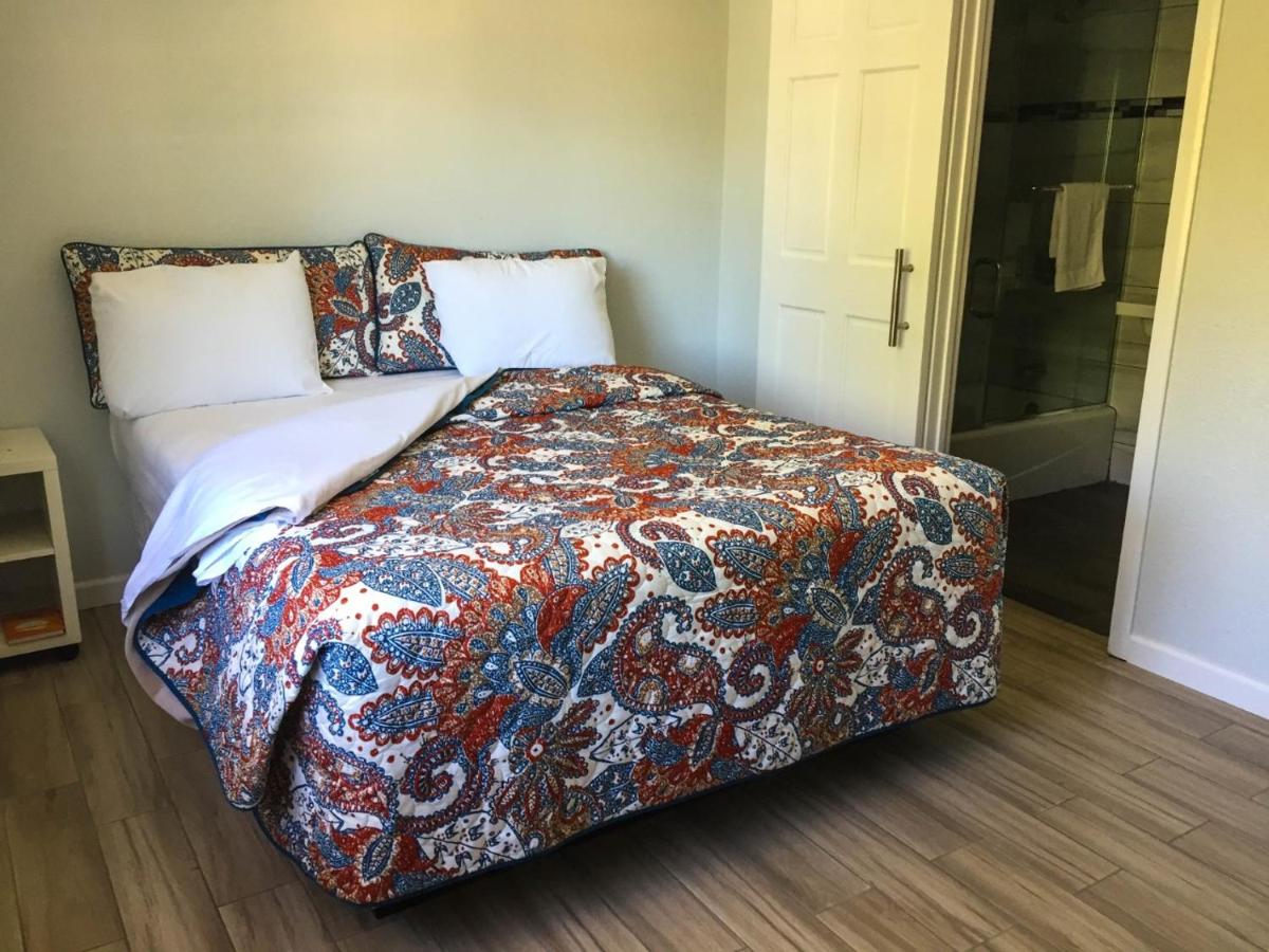 Berkeley Inn - Housity