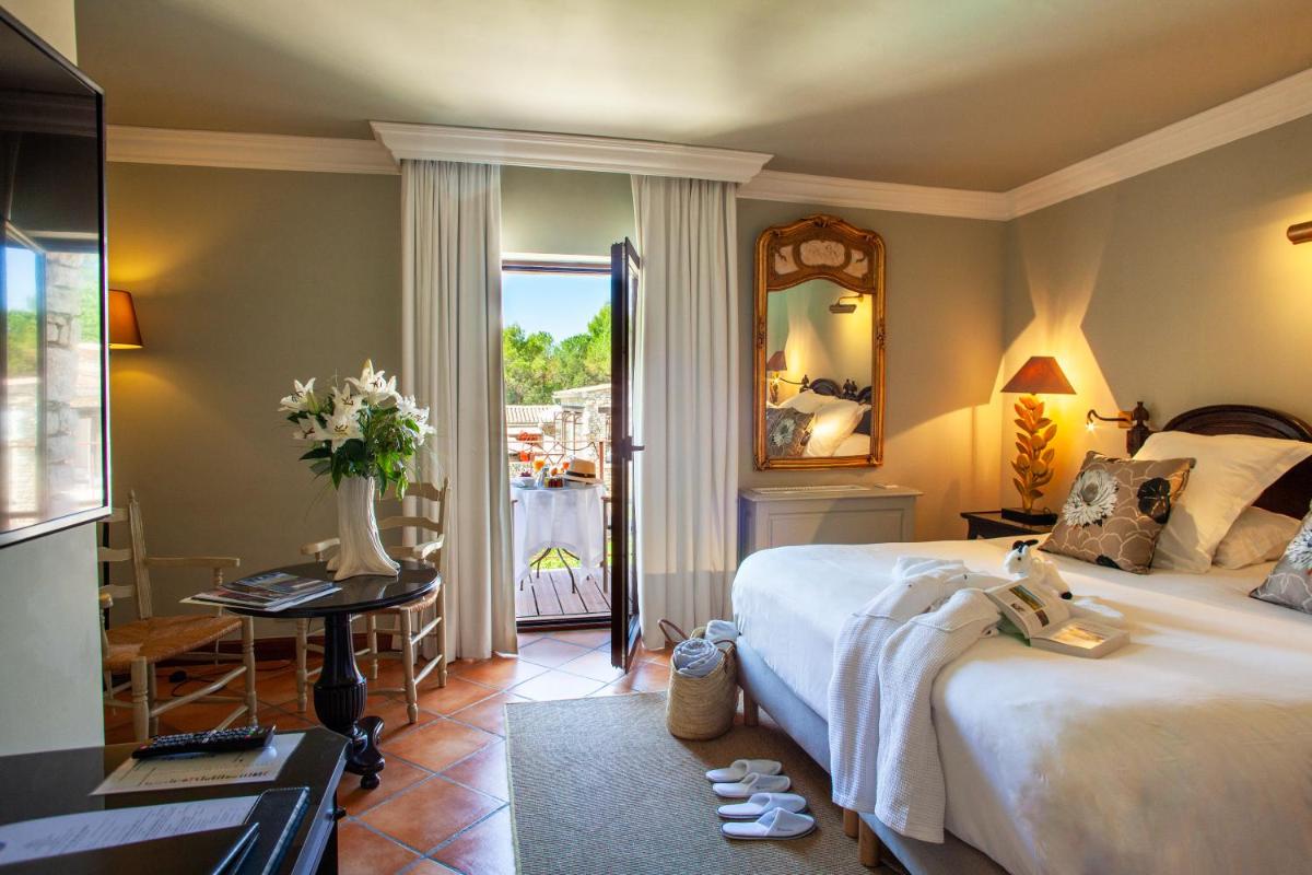 Un ou plusieurs lits dans un hébergement de l'établissement Le Phébus & Spa – Relais & Châteaux