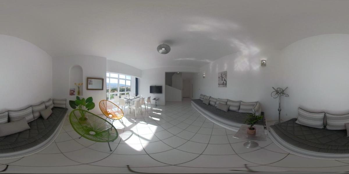 Tanger Cap Spartel - Duplex 110m2 face aux plages - Housity