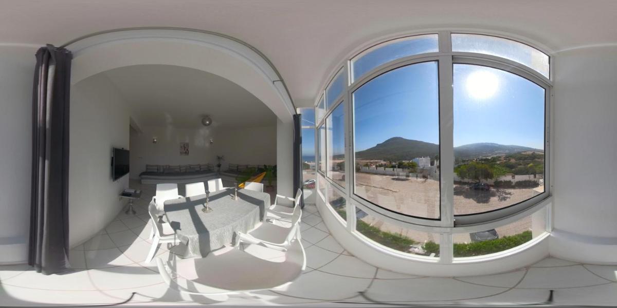 Tanger Cap Spartel - Duplex 110m2 face aux plages - Housity