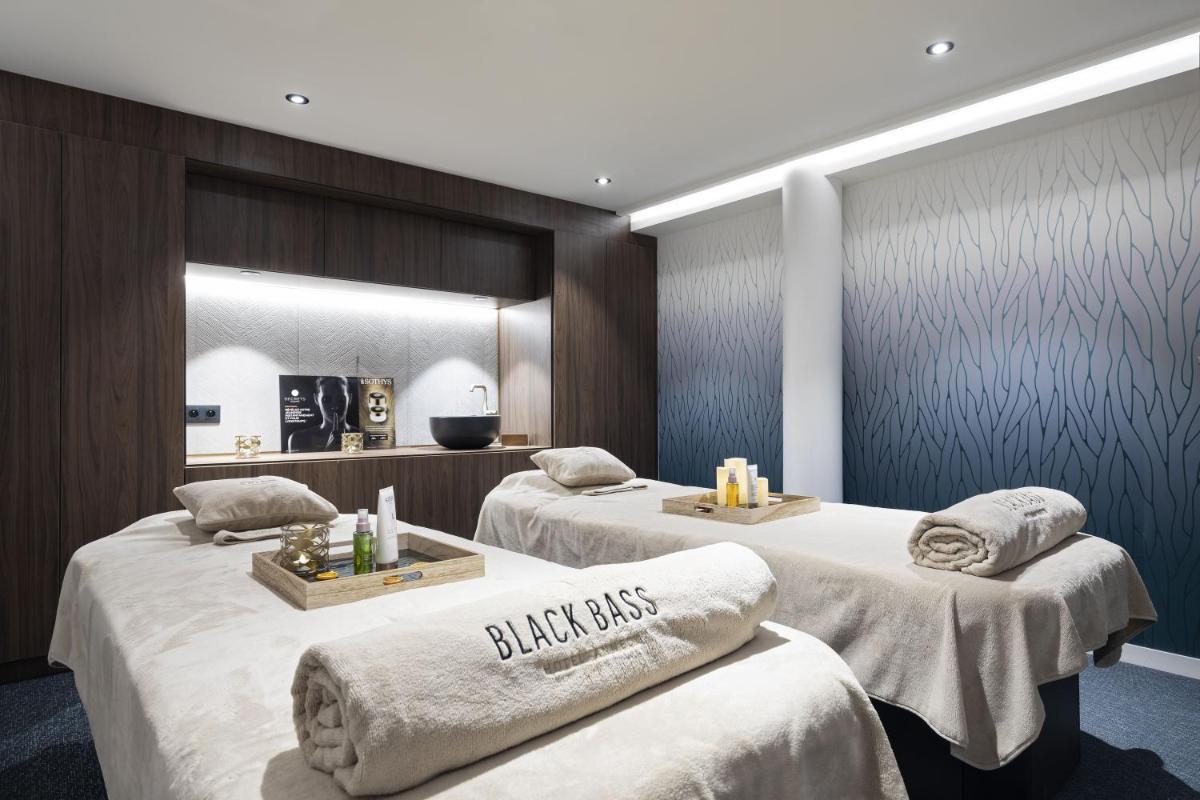 Un ou plusieurs lits dans un hébergement de l'établissement Black Bass Hotel