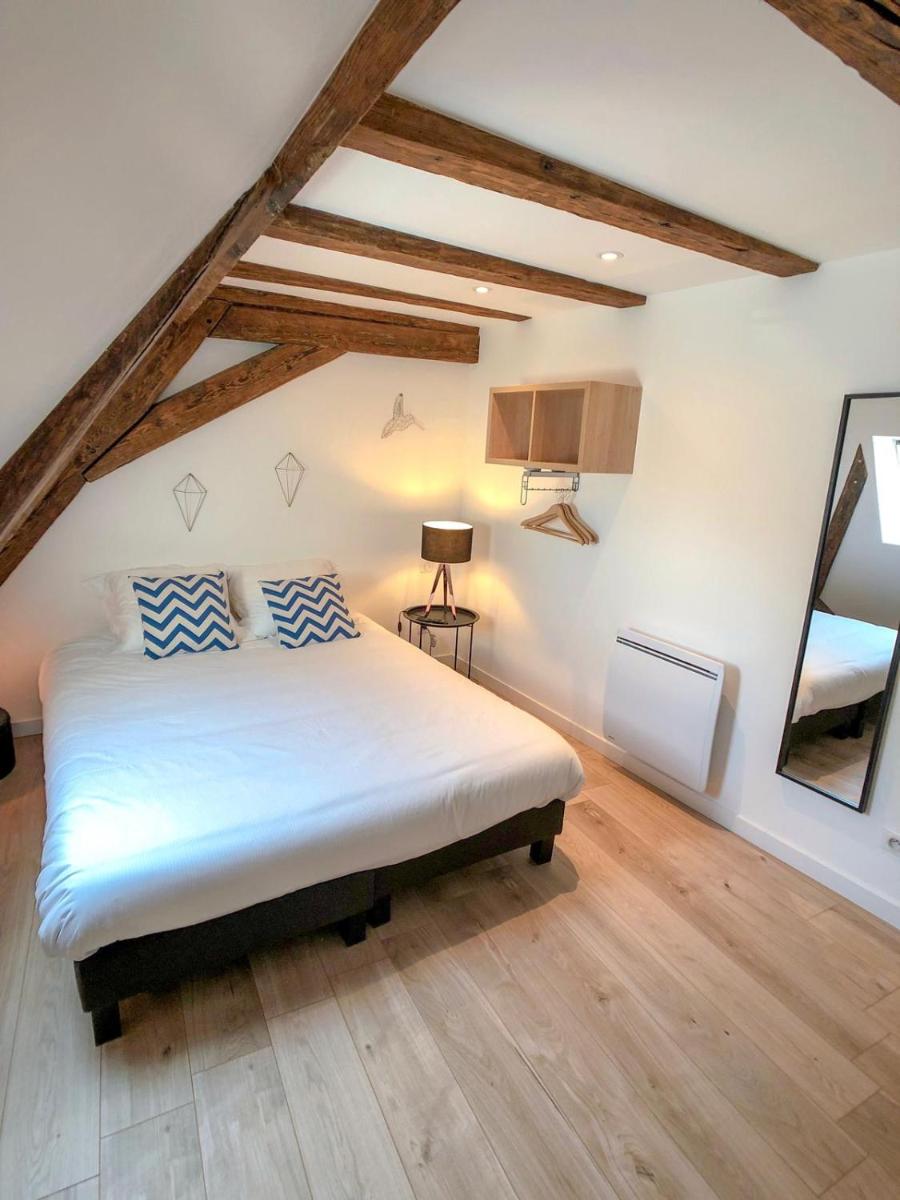 Beauty & The Beast - Old Town Cosy Apartments - Housity