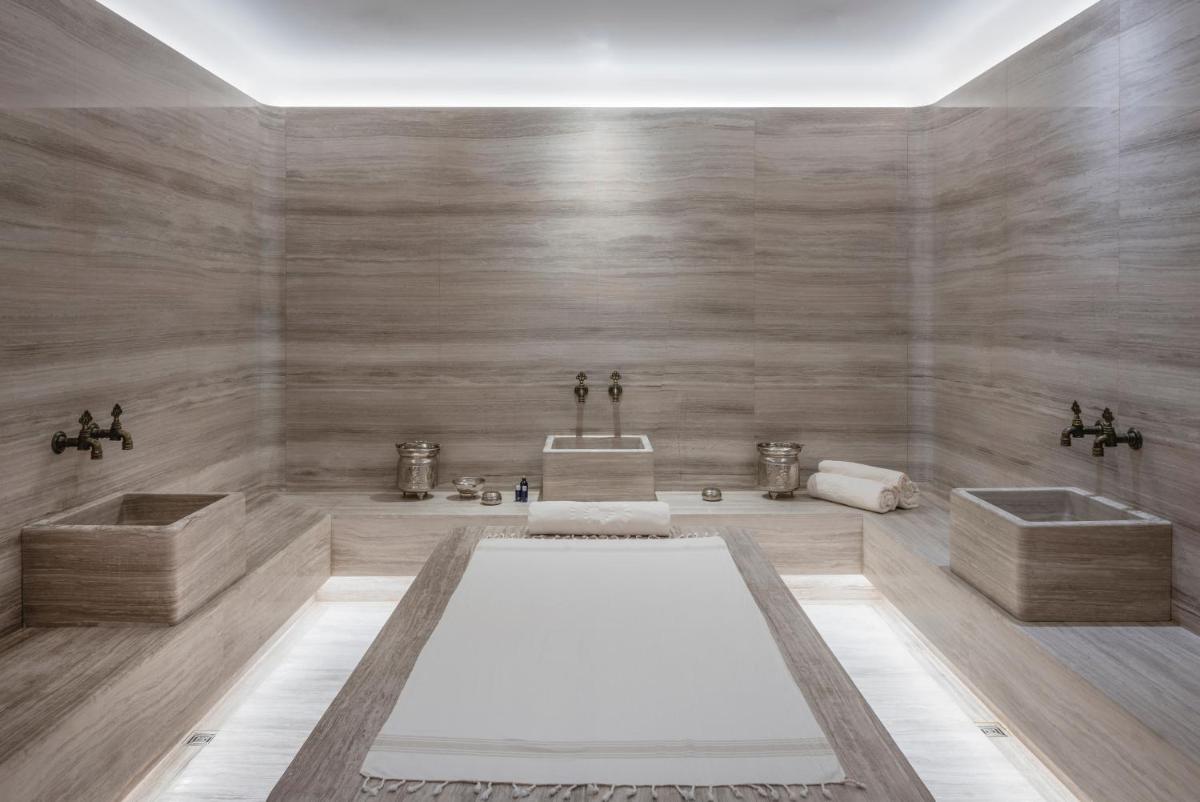 Un baño de Rosewood Villa Magna