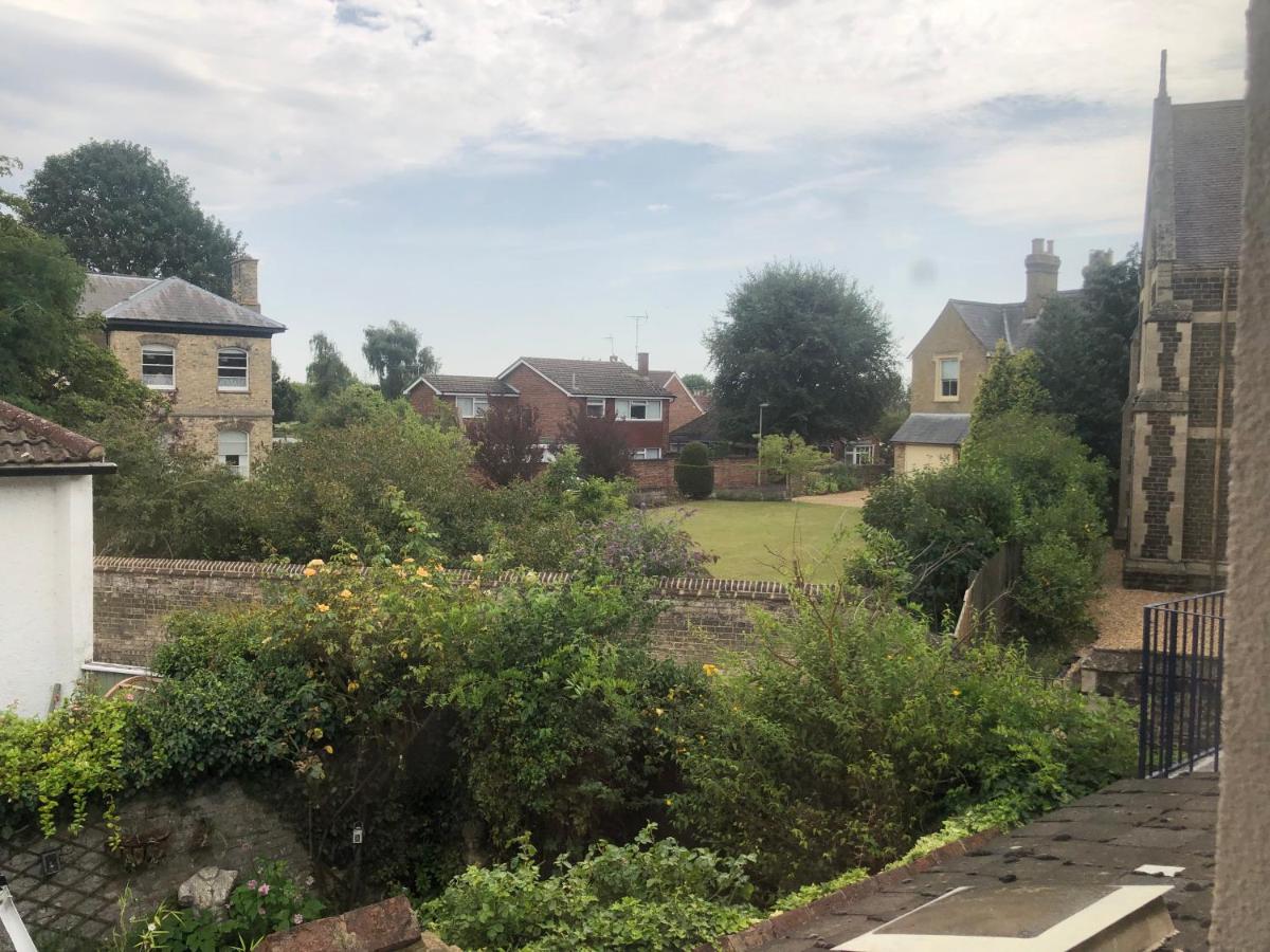 The Hunt Lodge - Housity