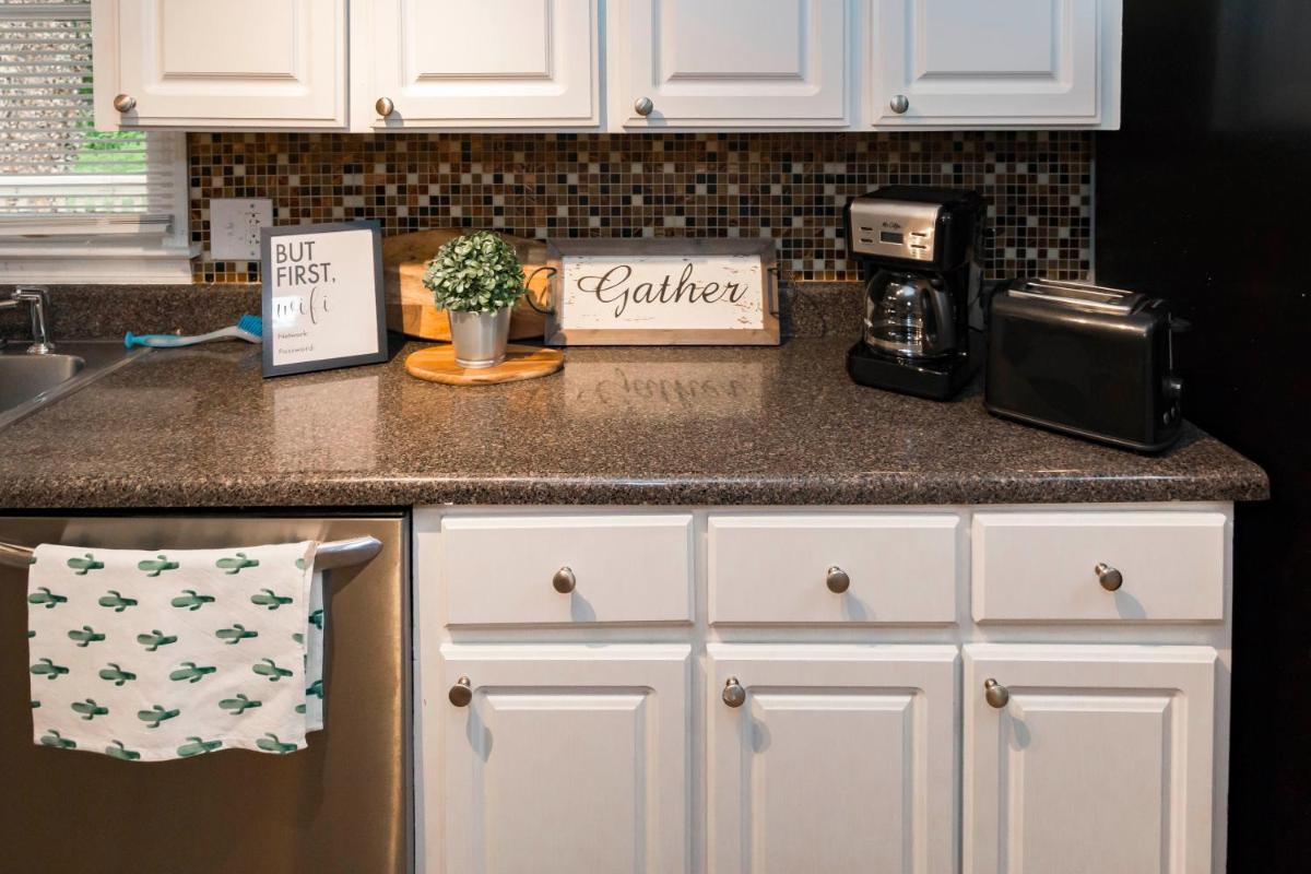 Luxury Home w/GameRoom KingSizeBed near Six Flags - Housity