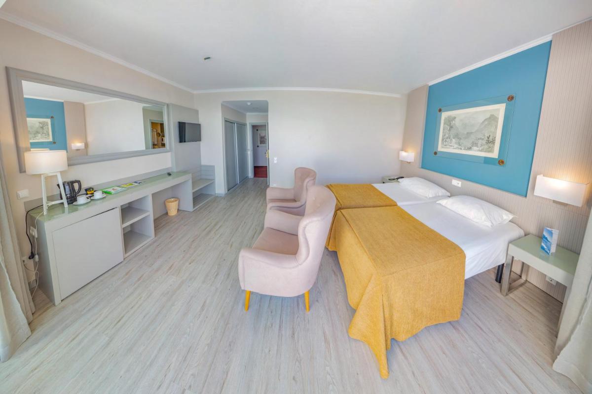 Uma cama ou camas num quarto em Hotel Orca Praia