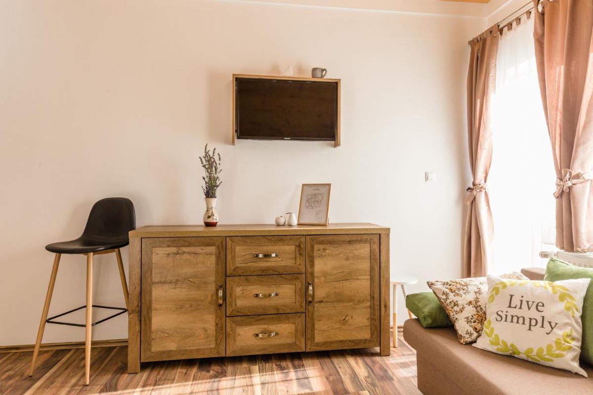 Studio Apartments Eagle - Housity