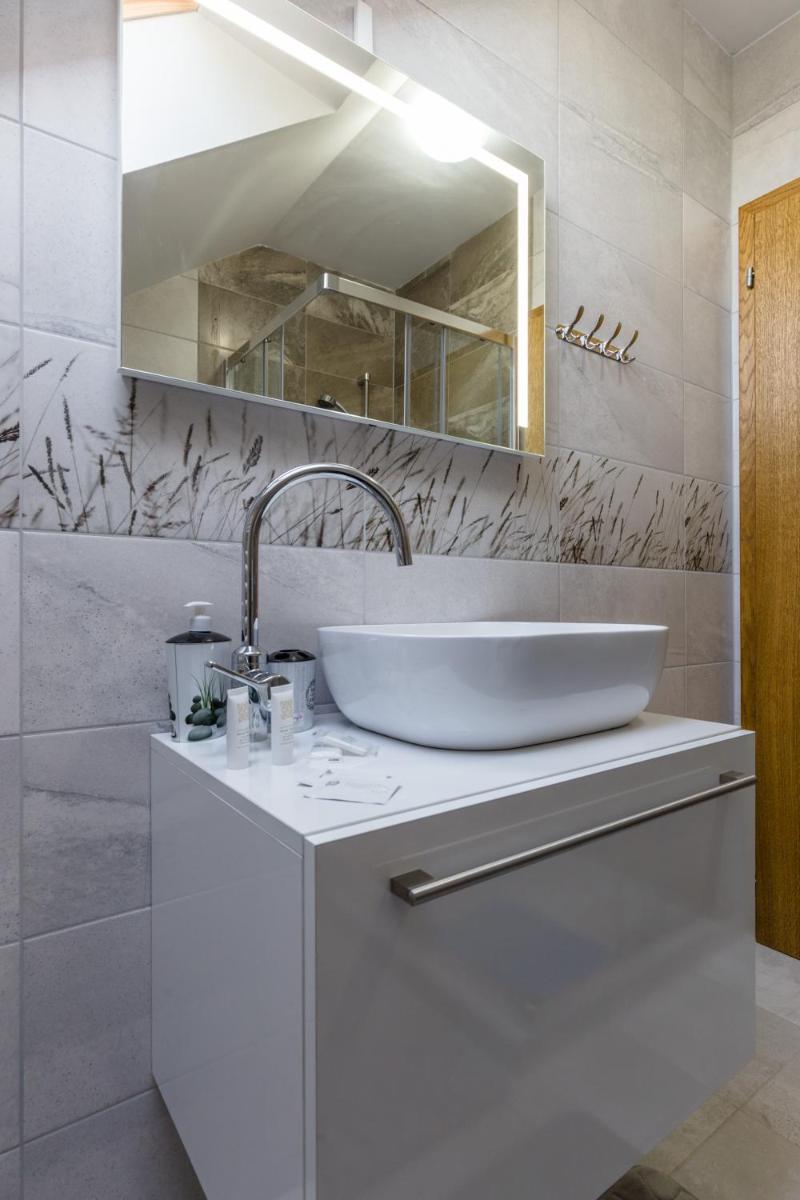 Studio Apartments Eagle - Housity
