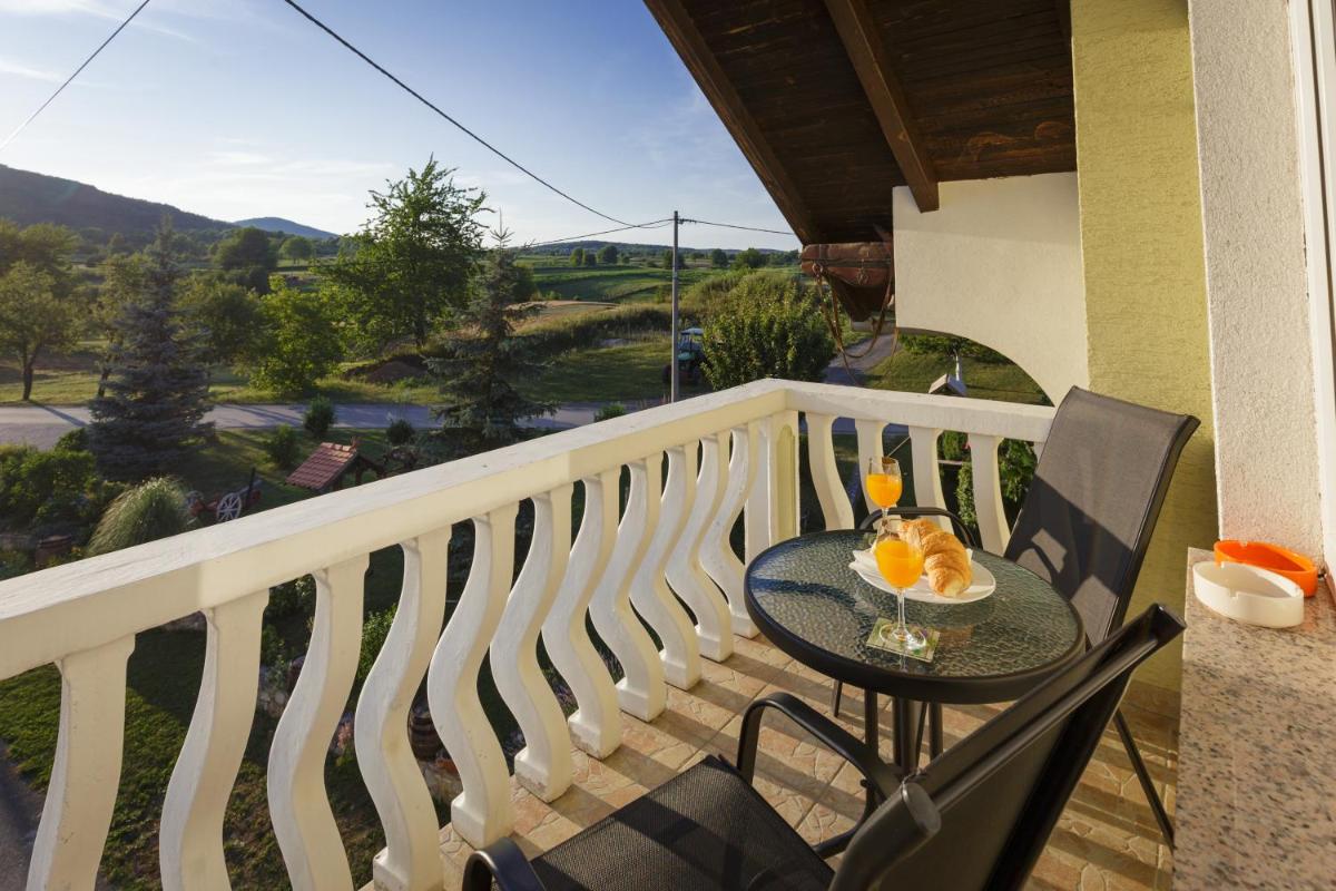 Studio Apartments Eagle - Housity