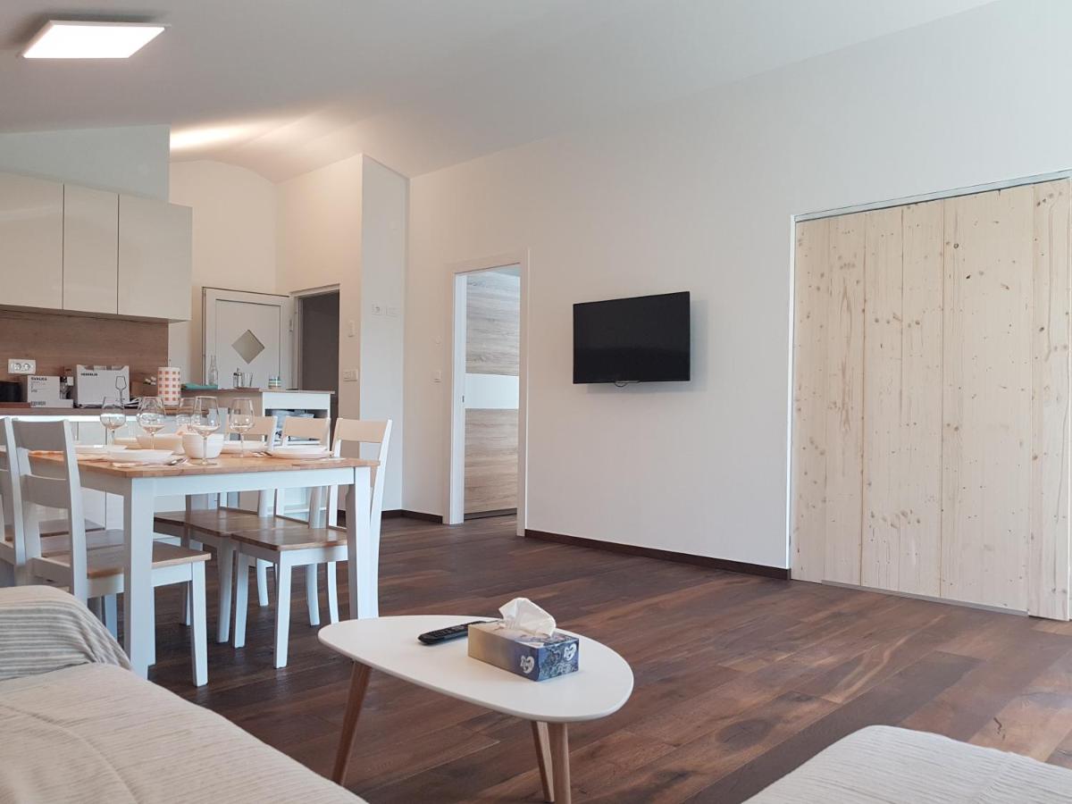 Suitetrails - Miran odmor u srcu Pule! Apartman Iva 60m2.