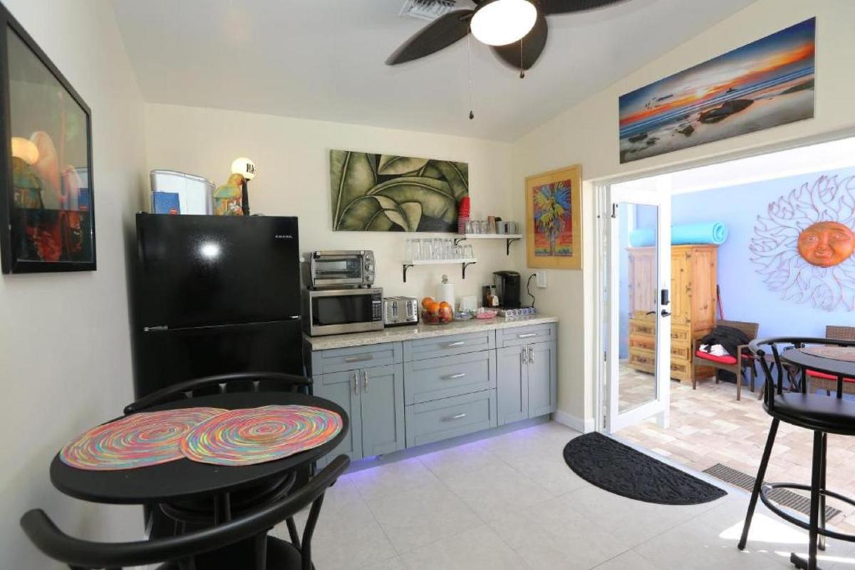 Suitetrails - Fantasy Island Inn, Caters to Men