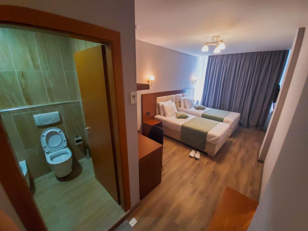 Albanopolis Hotel - Housity