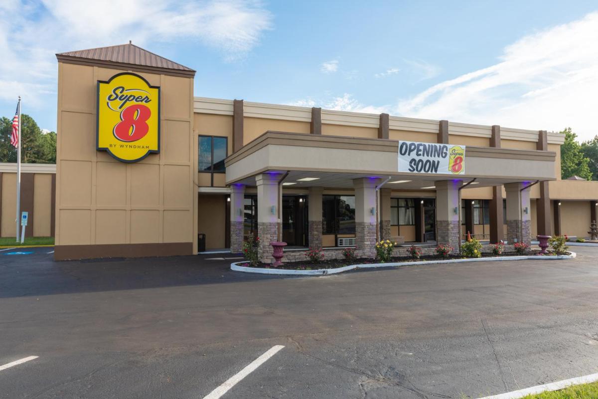 Super 8 by Wyndham Goldsboro - Housity