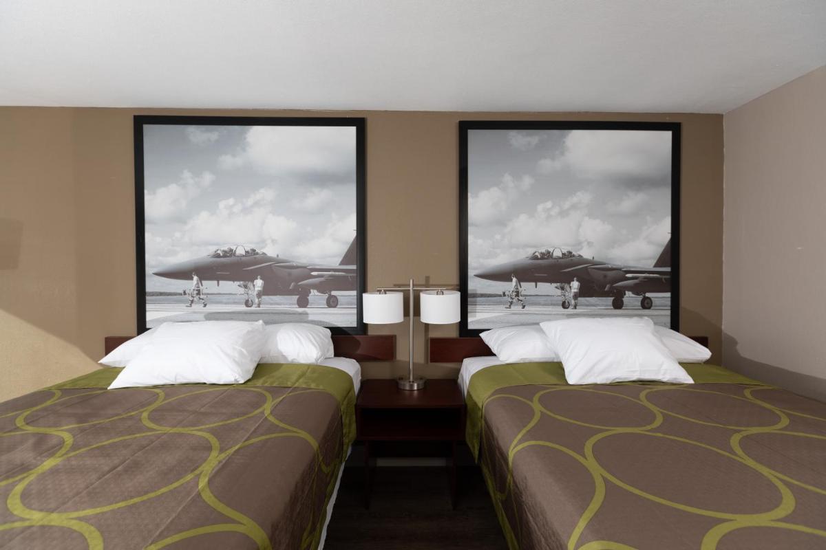Super 8 by Wyndham Goldsboro - Housity