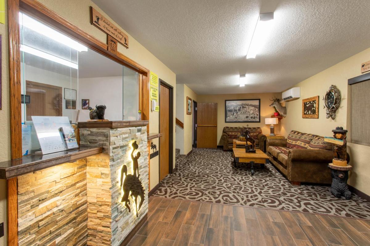 Super 8 by Wyndham Dubois - Housity