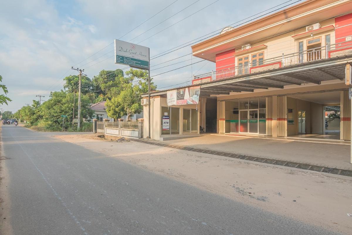 RedDoorz Plus near Syamsudin Noor Airport 3 - Housity