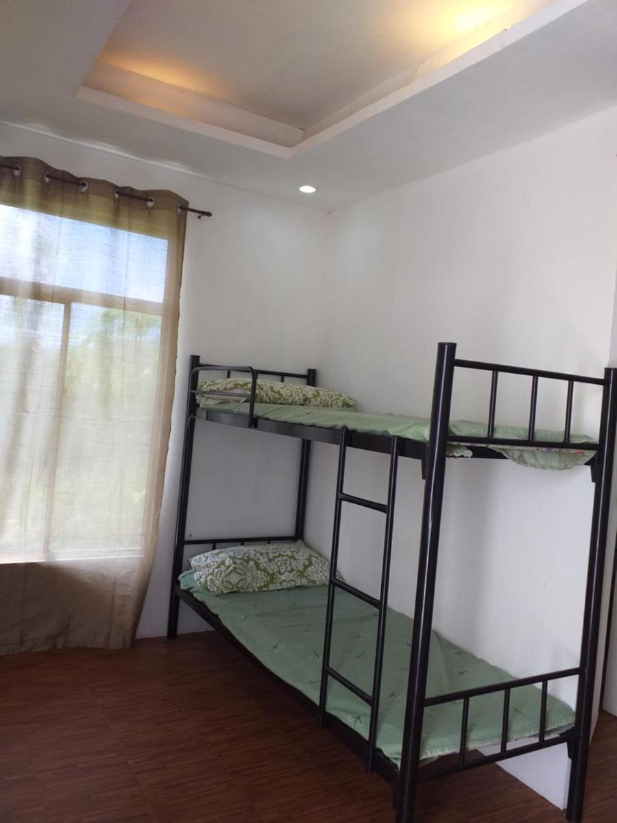 Mia and Miguel's House - Housity