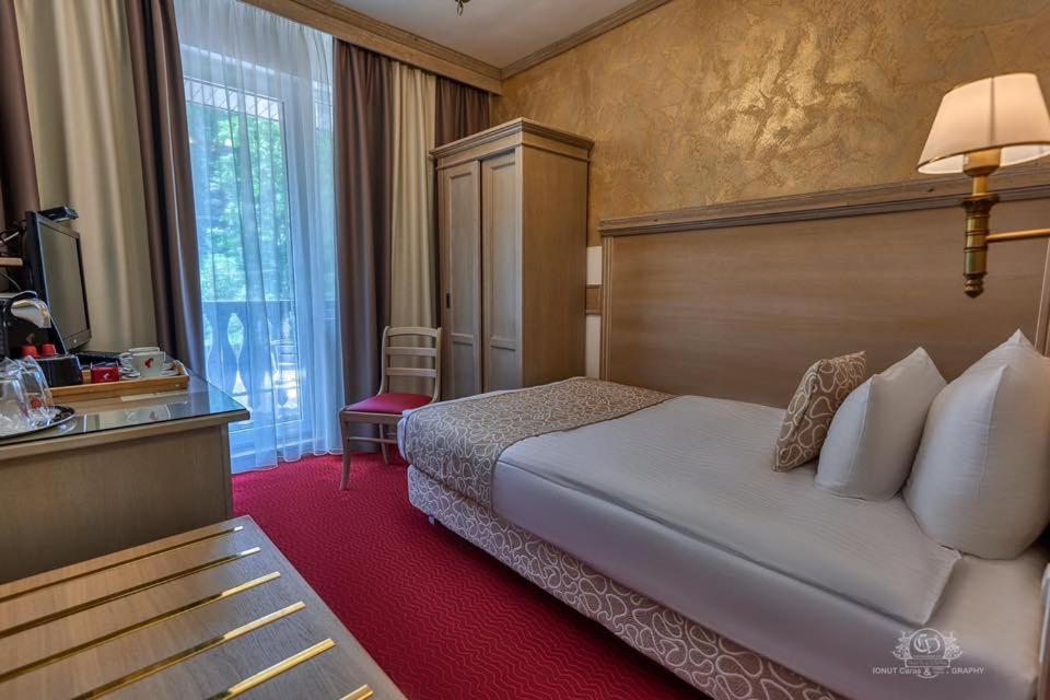 Hotel Lacu Rosu - Housity