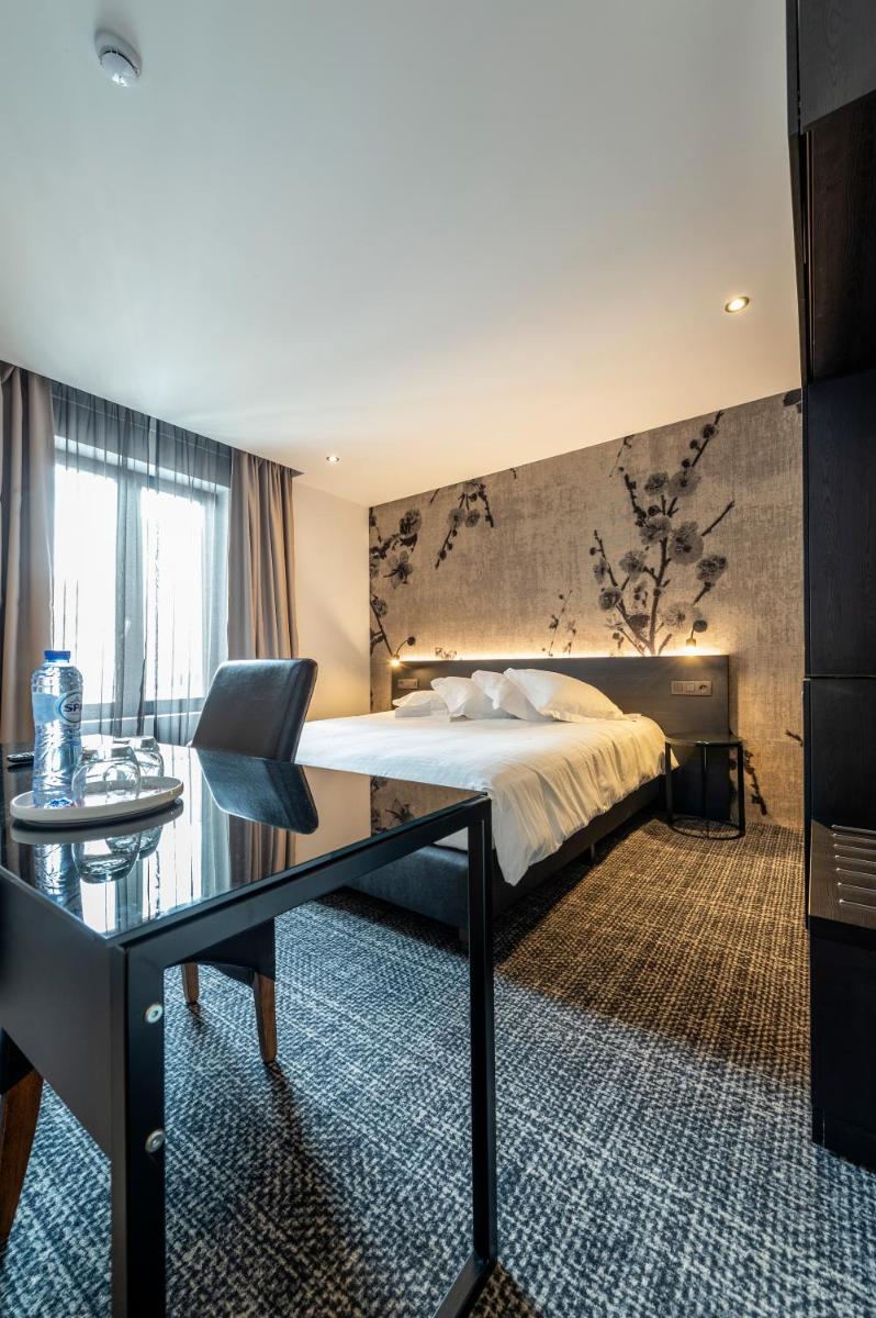 Hotel Monarc - Housity