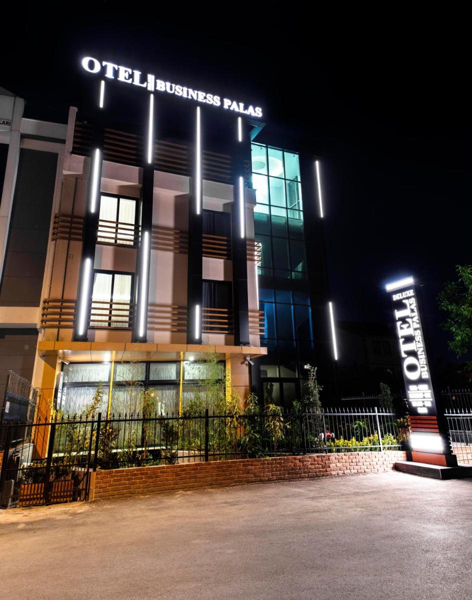BUSINESSPALAS DELUXE - Housity